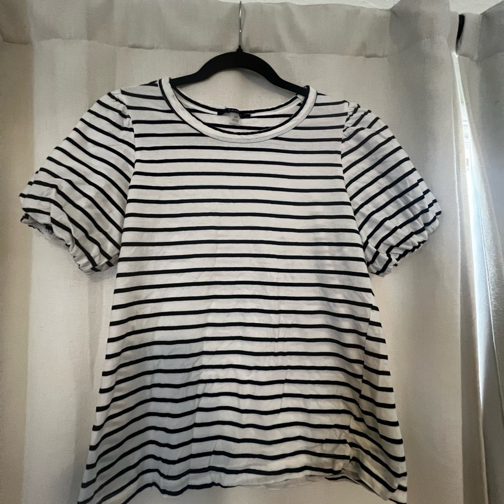 Tahari Black & White Striped Puff Sleeve Tee